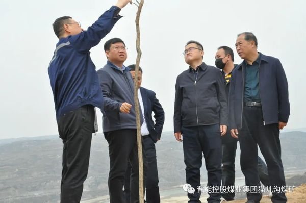 检查指导河曲县委书记石光源在猫儿沟煤矿现场调研